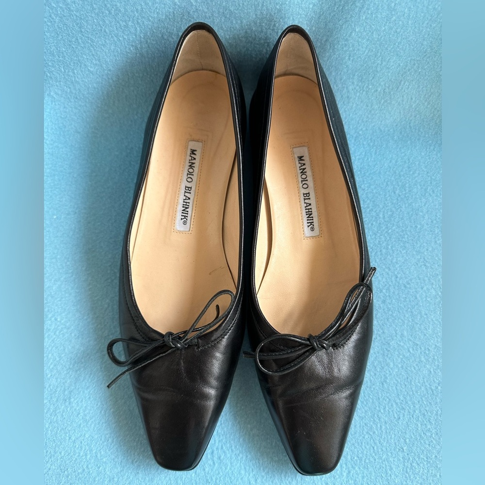 Manolo Blahnik black leather calfskin ballet flats with bows